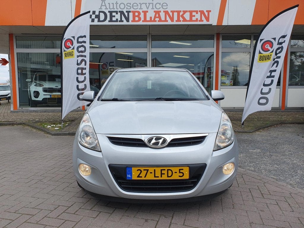 Hyundai I20 1.4i DynamicVersion 5drs Automaat BJ.2010 / Airc, Auto's, 4 cilinders, 1396 cc, Origineel Nederlands, Bedrijf