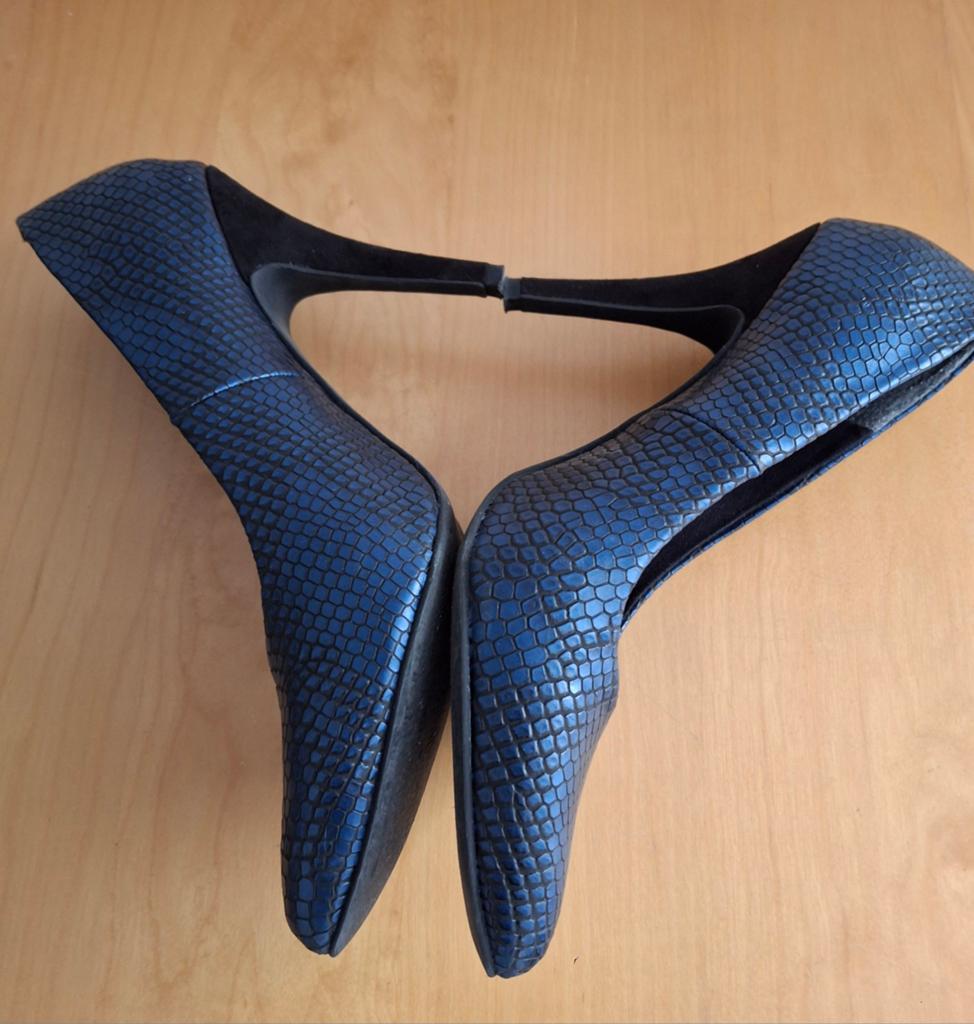 Parelmoer Slangenleer Pumps - Blauw Maat 38, Kleding | Dames, Schoenen, Ophalen of Verzenden, Gedragen, Blauw, Pumps