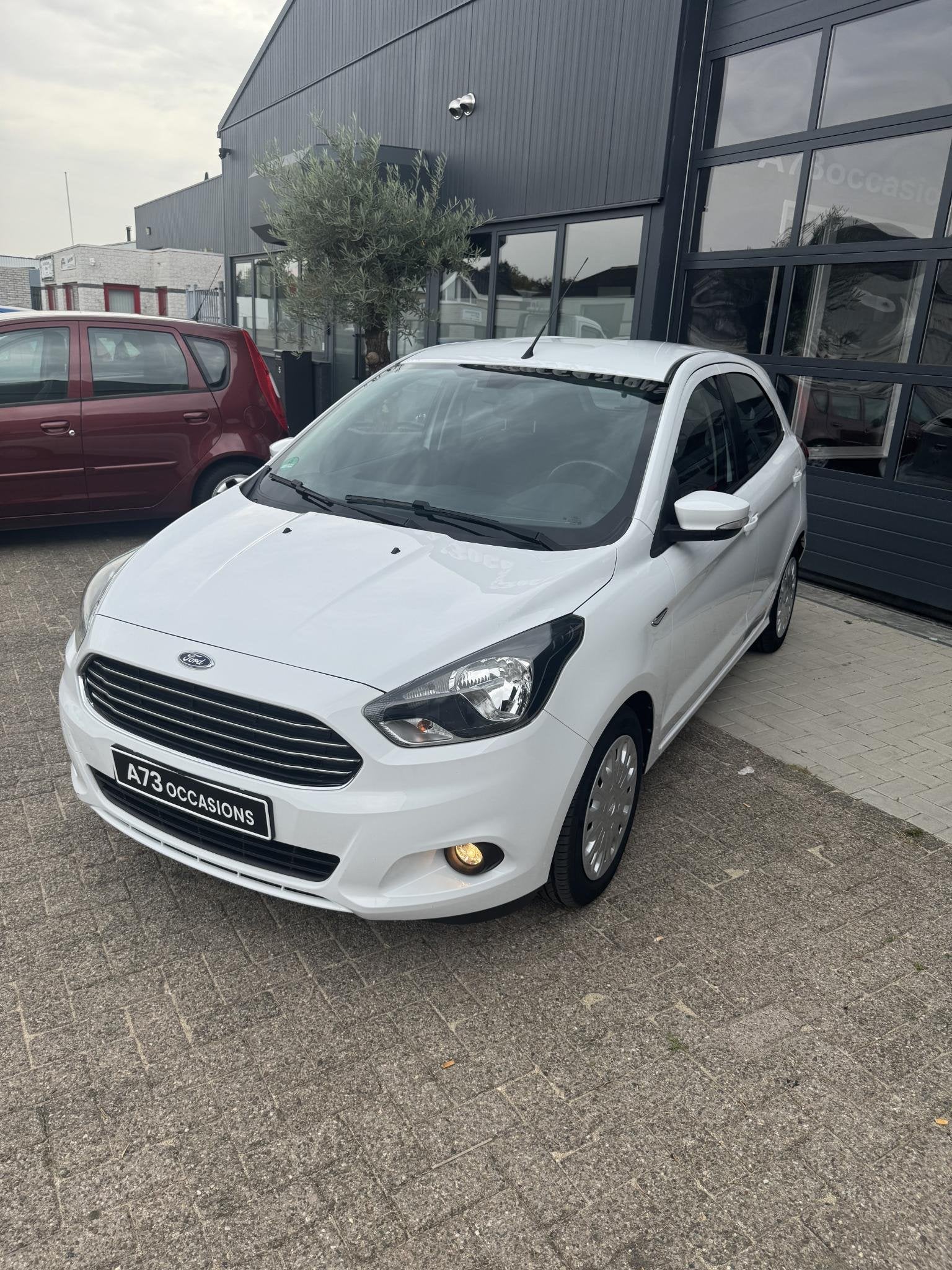 Ford Ka+ 1.2 Trend Essential, Voorwielaandrijving, Dealer onderhouden, Stof, 4 cilinders