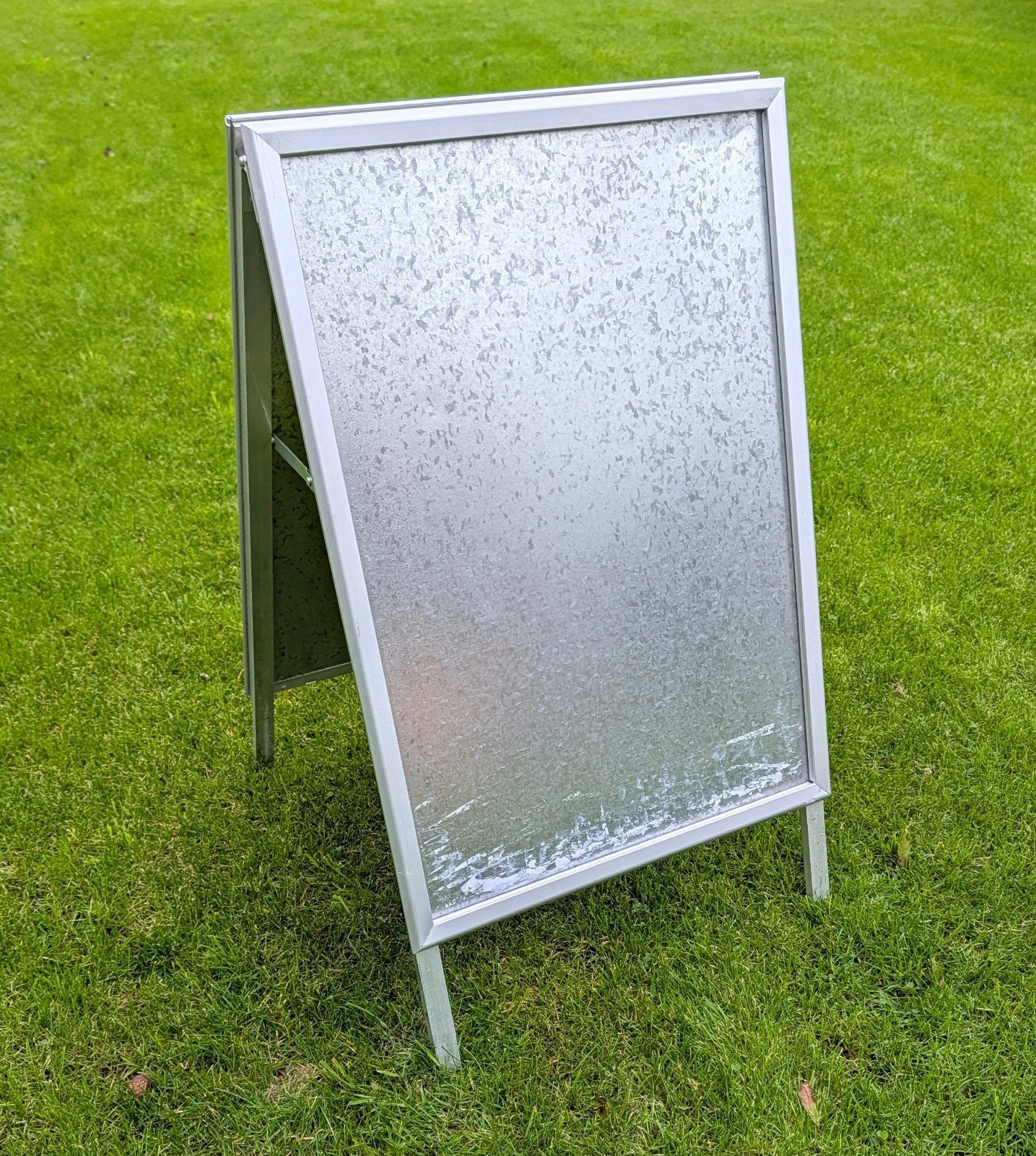 Stoepbord 60 x 84 cm posterformaat - 2 stuks beschikbaar, Ophalen, Zo goed als nieuw