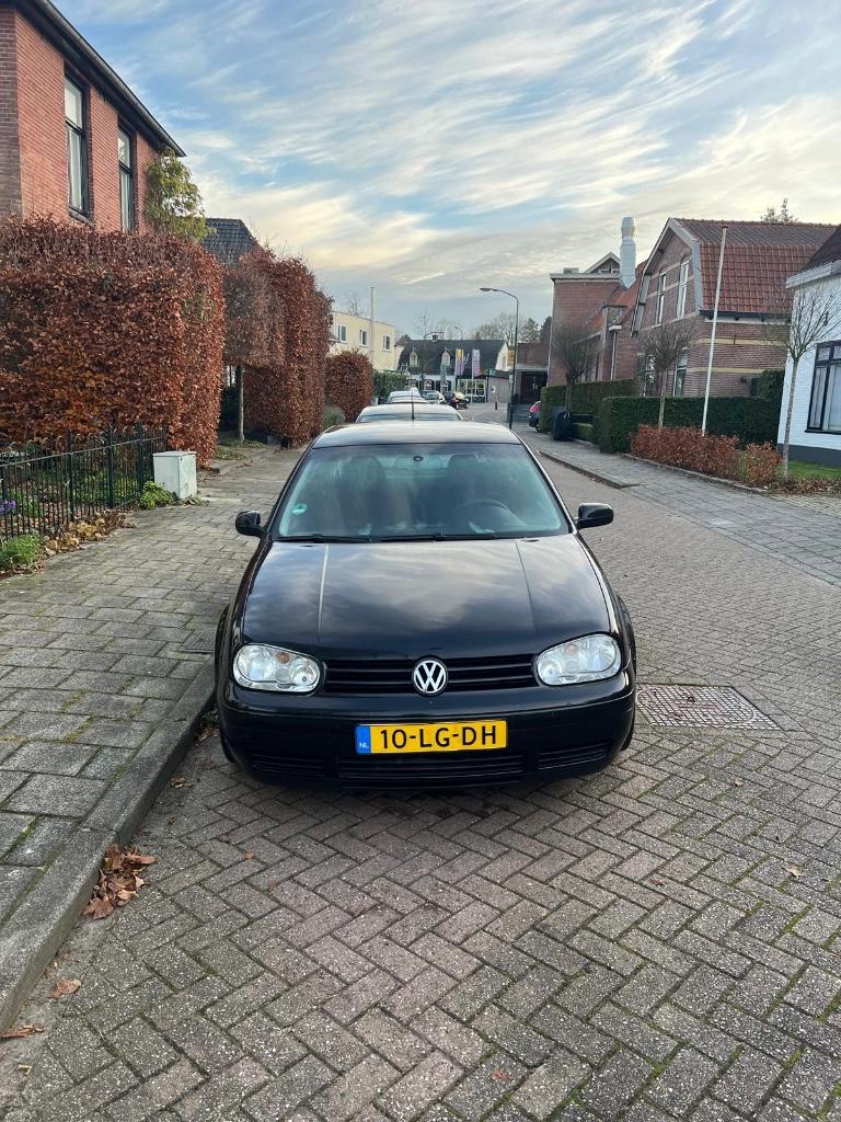 Volkswagen Golf 2.3 V5 125KW 2003 Zwart, Auto's, Volkswagen, Voorwielaandrijving, Stof, Zwart, 170 pk
