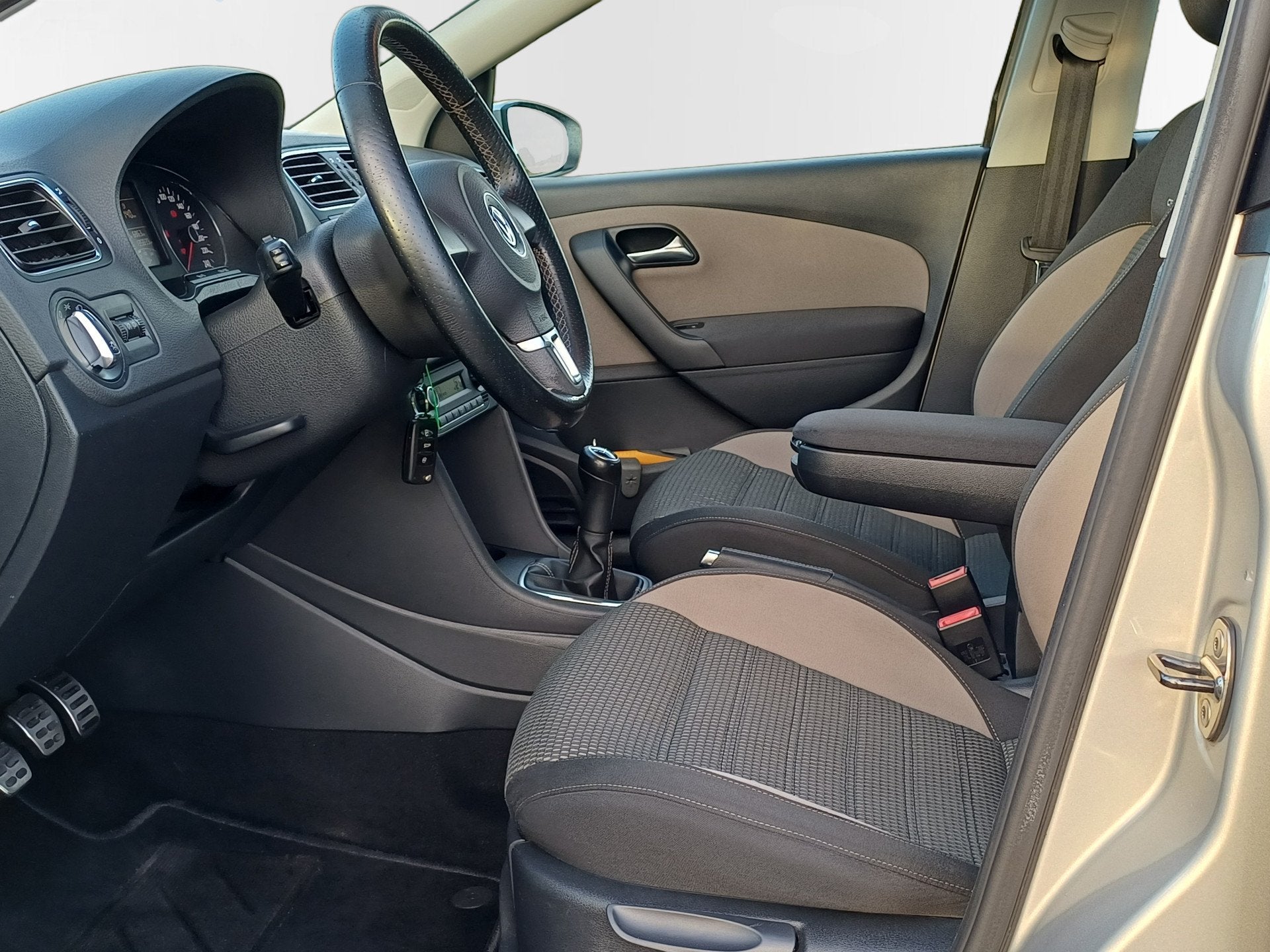 Volkswagen Polo 1.2 TSI Cross /Lage km/Goed onderhouden/Orig, Auto's, Euro 5, Stof, Beige, Origineel Nederlands