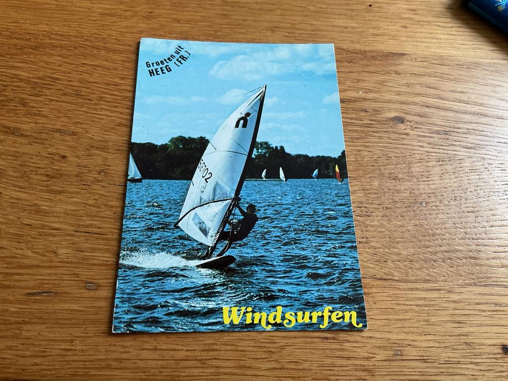 S377 Groeten uit Heeg Friesland windsurfen, Ophalen of Verzenden, Friesland