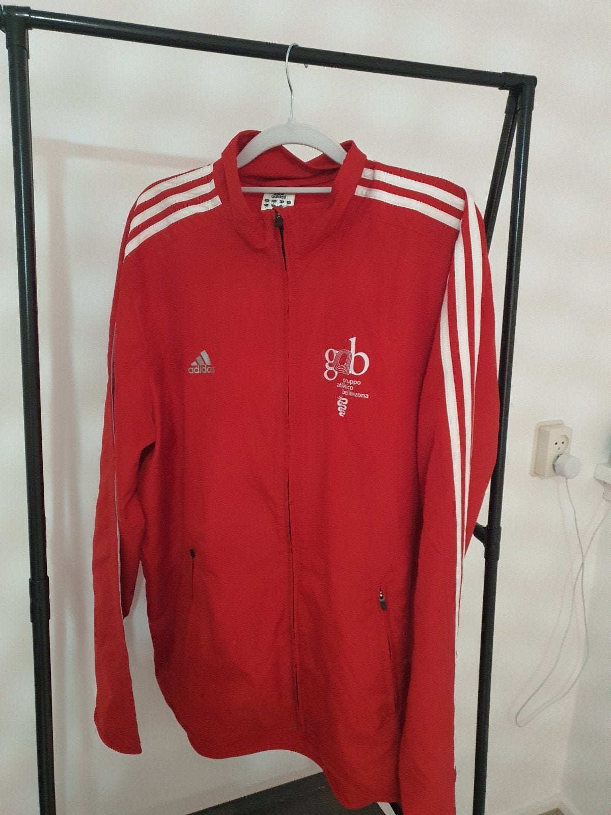 Adidas sportjack rood met logo's - Maat L, Maat 52/54 (L), Ophalen of Verzenden, Adidas, Gedragen