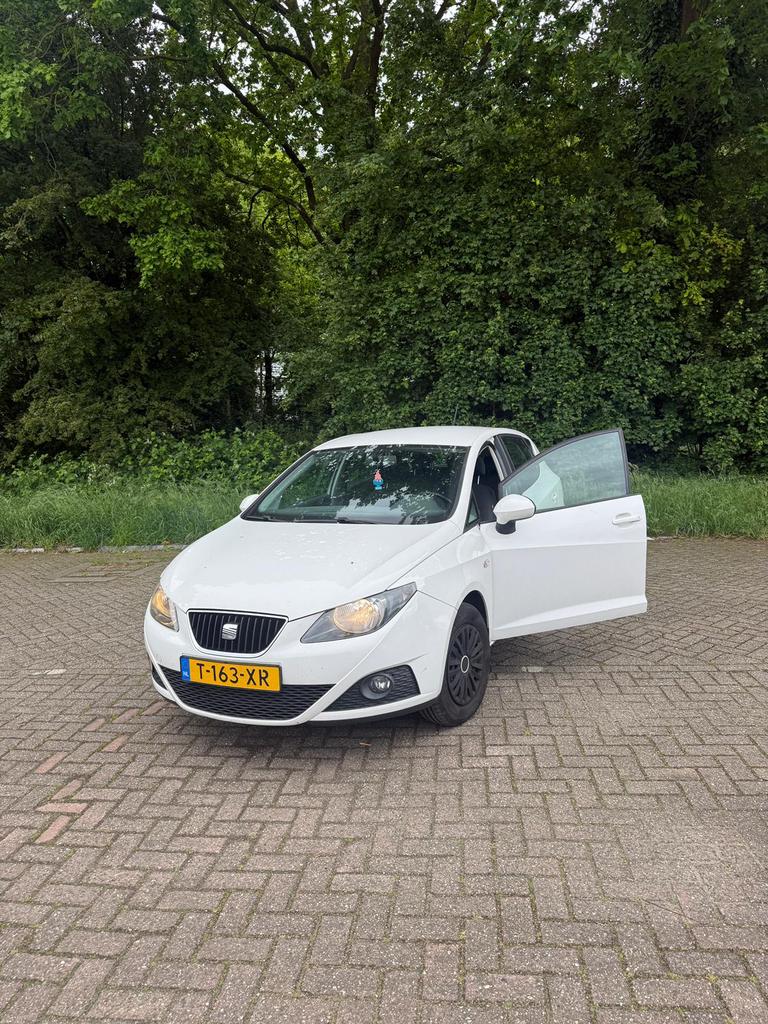 Seat Ibiza 1.2 51KW 5DRS 2009 Wit Distributieriem vervangen, Auto's, Seat, Voorwielaandrijving, 40 €/maand, 1198 cc, Handgeschakeld