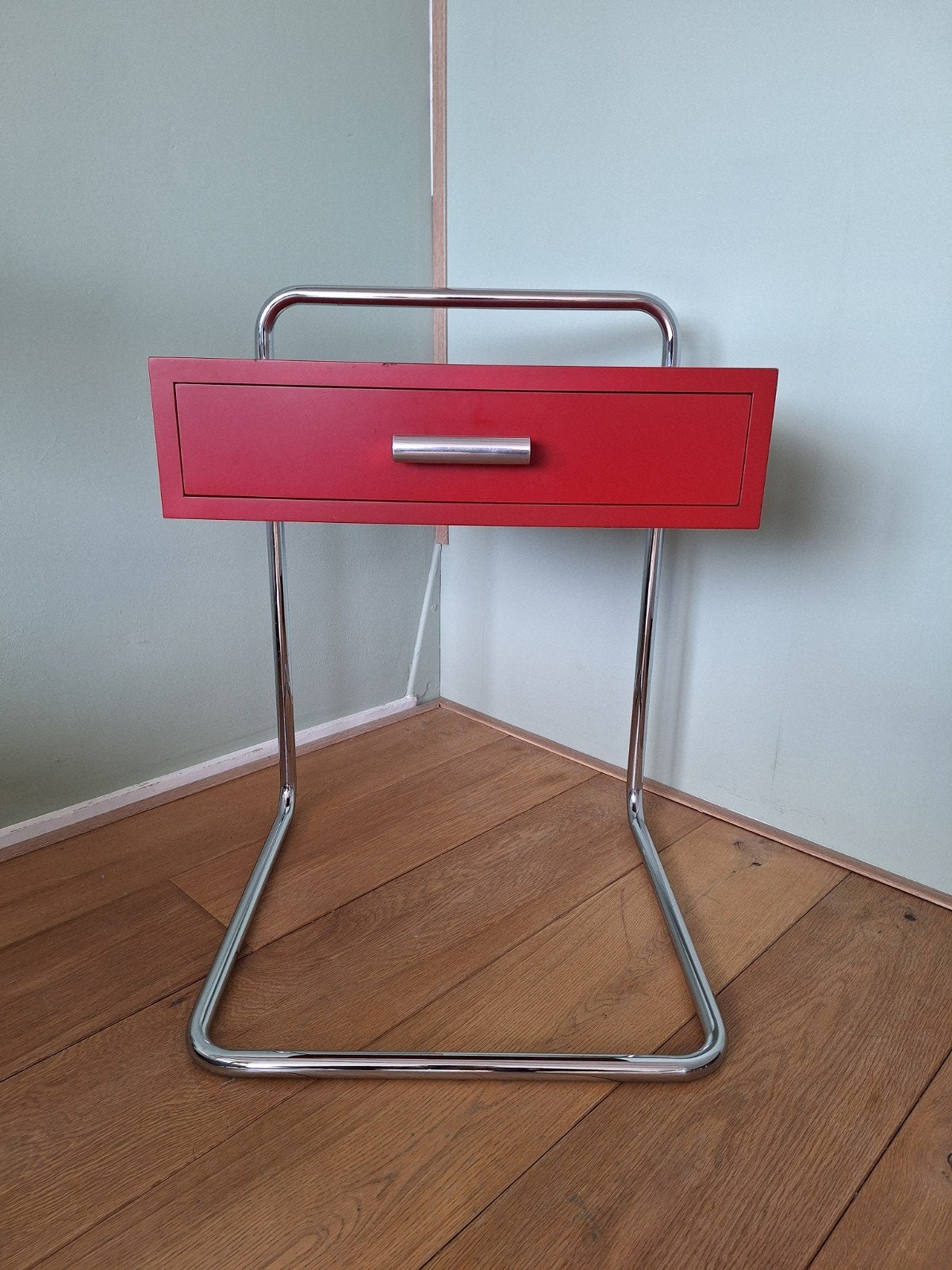 Thonet B117 tafeltje met lade - Rood, Ophalen, Gebruikt, Metaal of Aluminium, 60 cm of meer