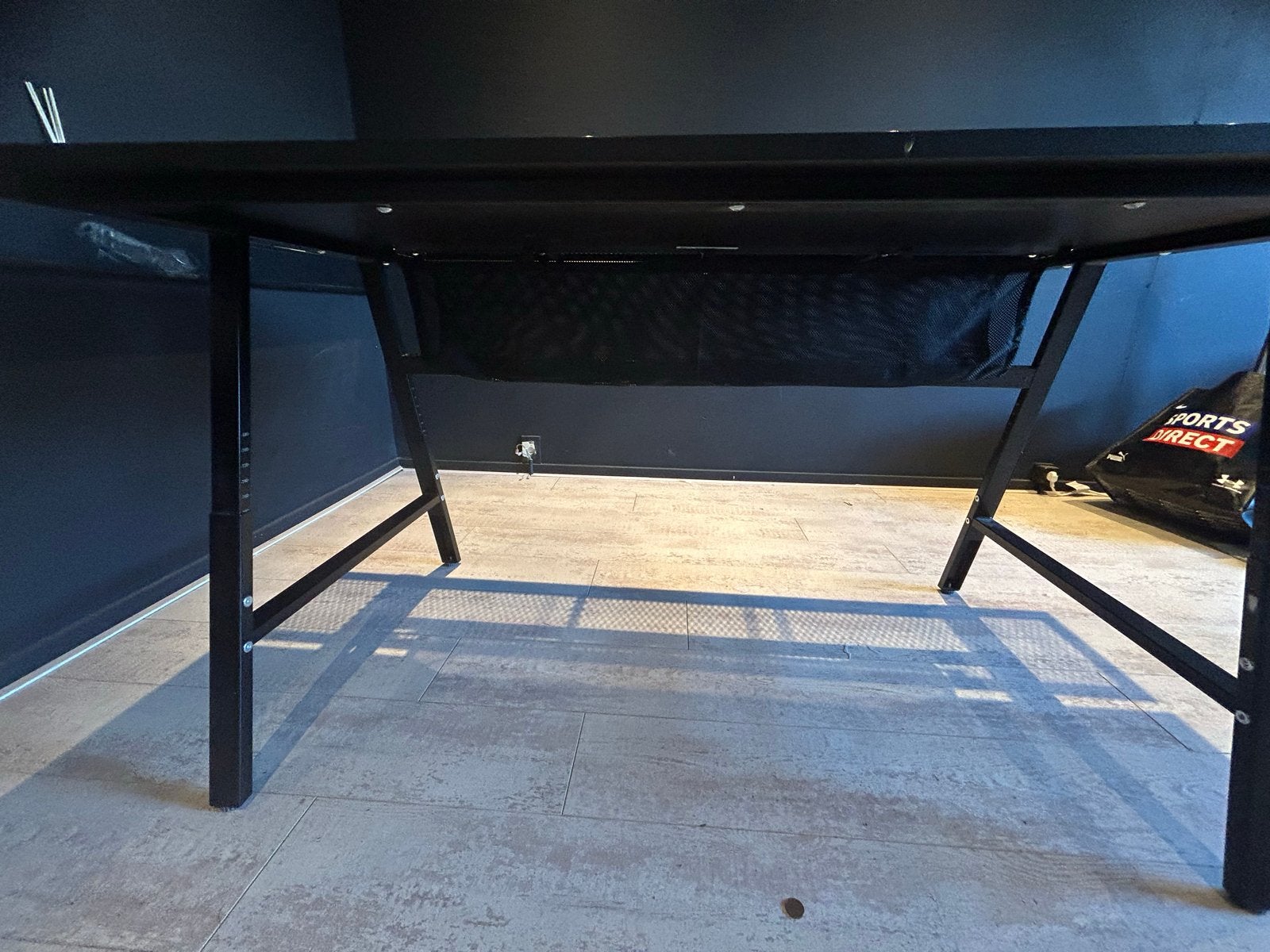 Zwart bureau 160x80 cm met rooster, Ophalen, Gebruikt, Metaal, Kabelgoot