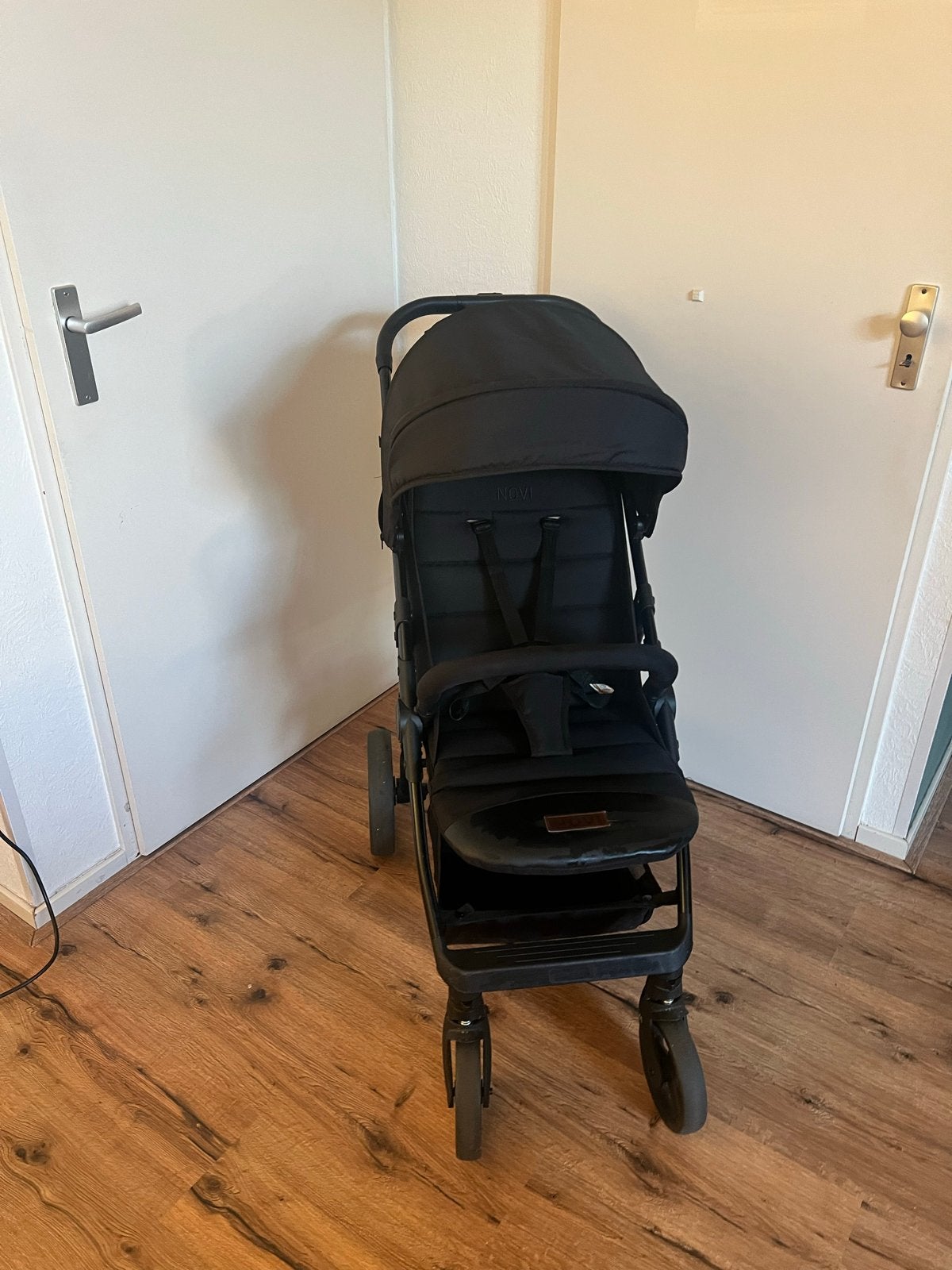 Novi Kinderwagen - Compact en Compleet (0-22 KG), Ophalen, Gebruikt, Overige merken, Verstelbare rugleuning