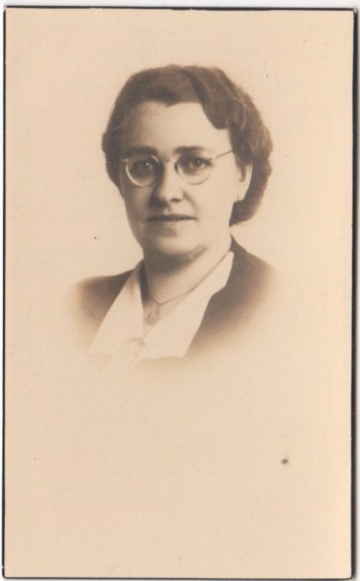 Maria C.A.H. van Casteren 1910 - 1943 Tilburg, 33 jaar oud, Verzenden
