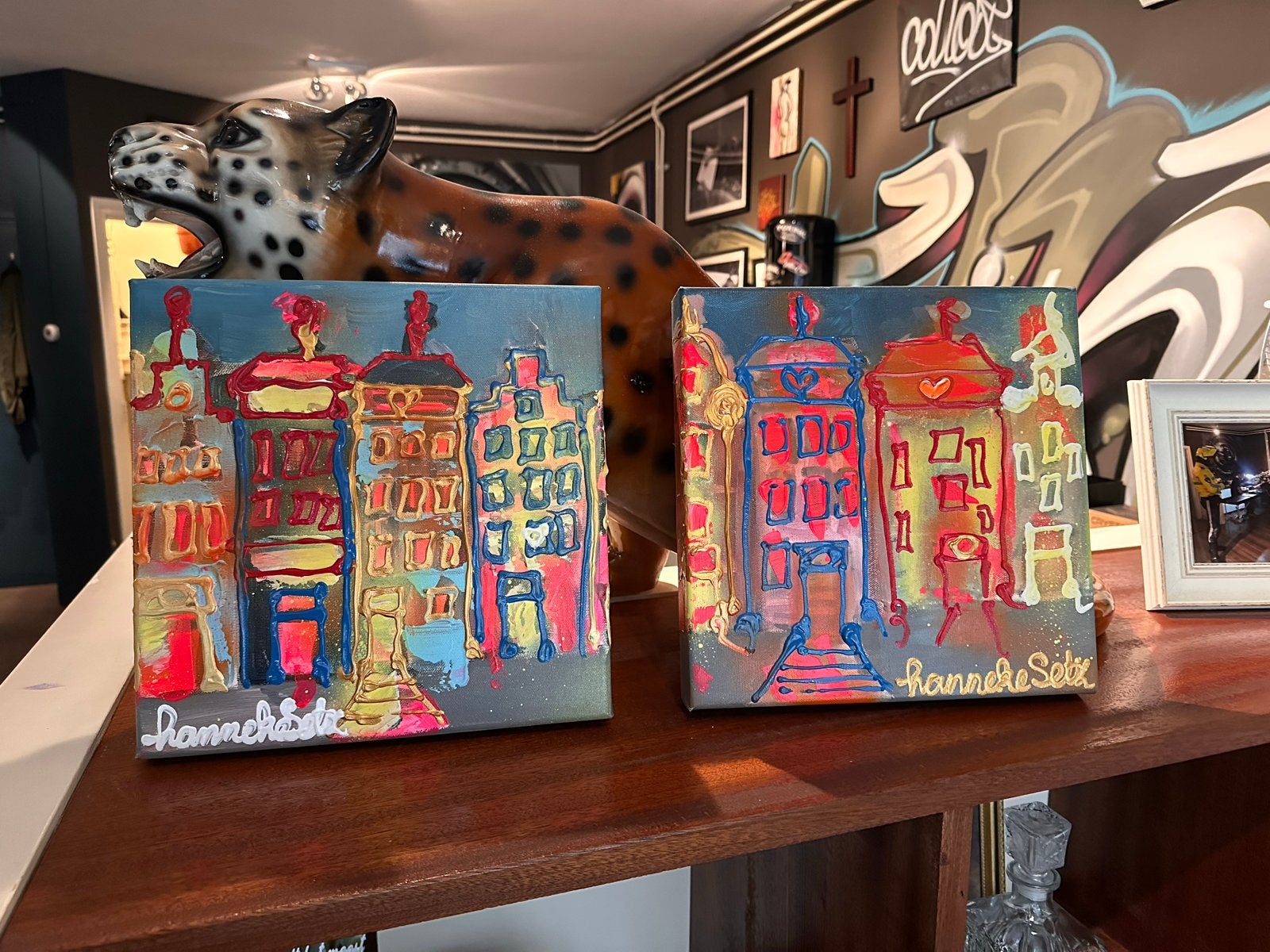 Hanneke Setz - Kleurrijke Amsterdamse grachtenpanden (2015), Ophalen, Acrylverf, Gesigneerd, Stadsgezicht