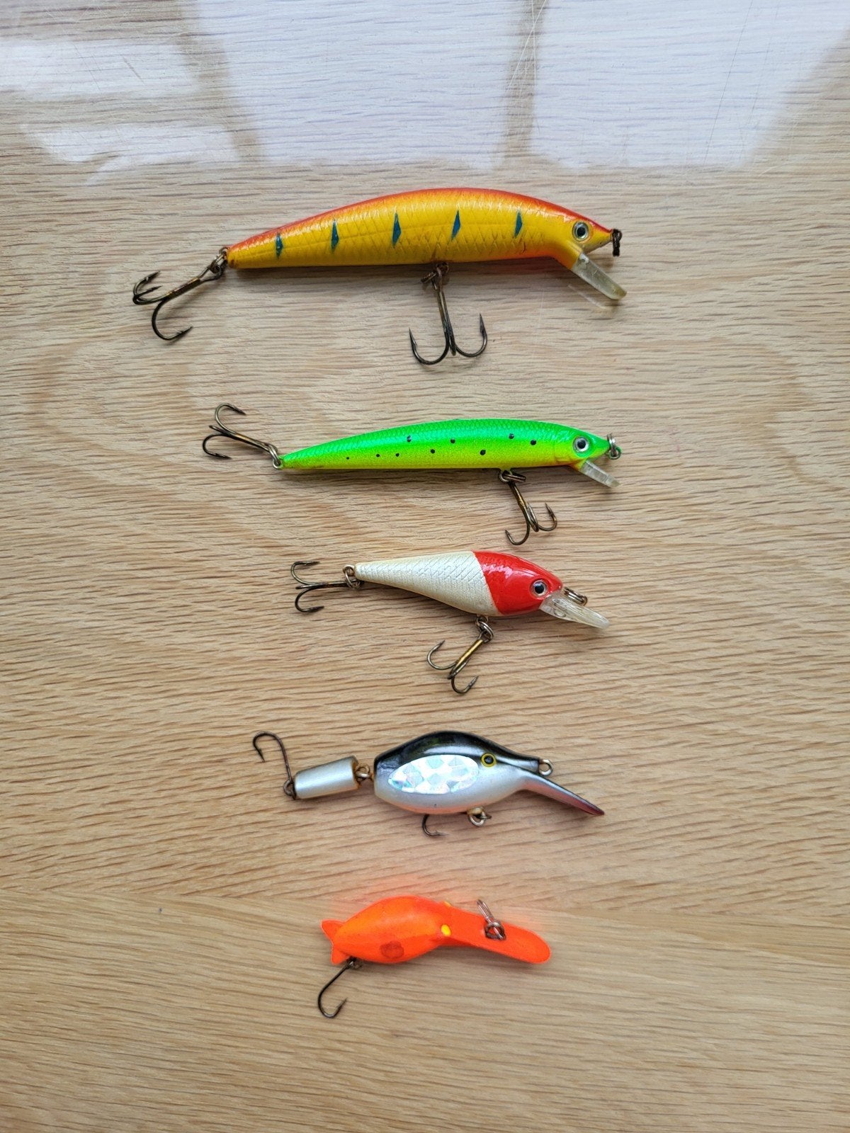 5 pluggen kunstaas voor snoek, baars, snoekbaars en roofblei, Ophalen, Zo goed als nieuw