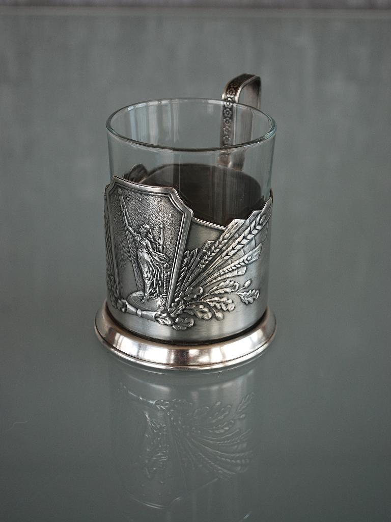 Sovjet theeglas Vrouw met Spoetnik in haar hand, sterren, Antiek en Kunst, Ophalen of Verzenden