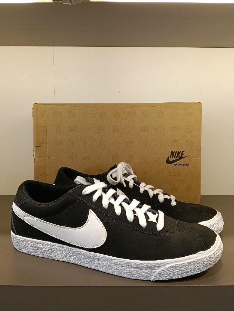 1546 NIEUW Nike Bruin Low maat 48.5, Zwart, Nieuw, Ophalen of Verzenden, Sneakers of Gympen