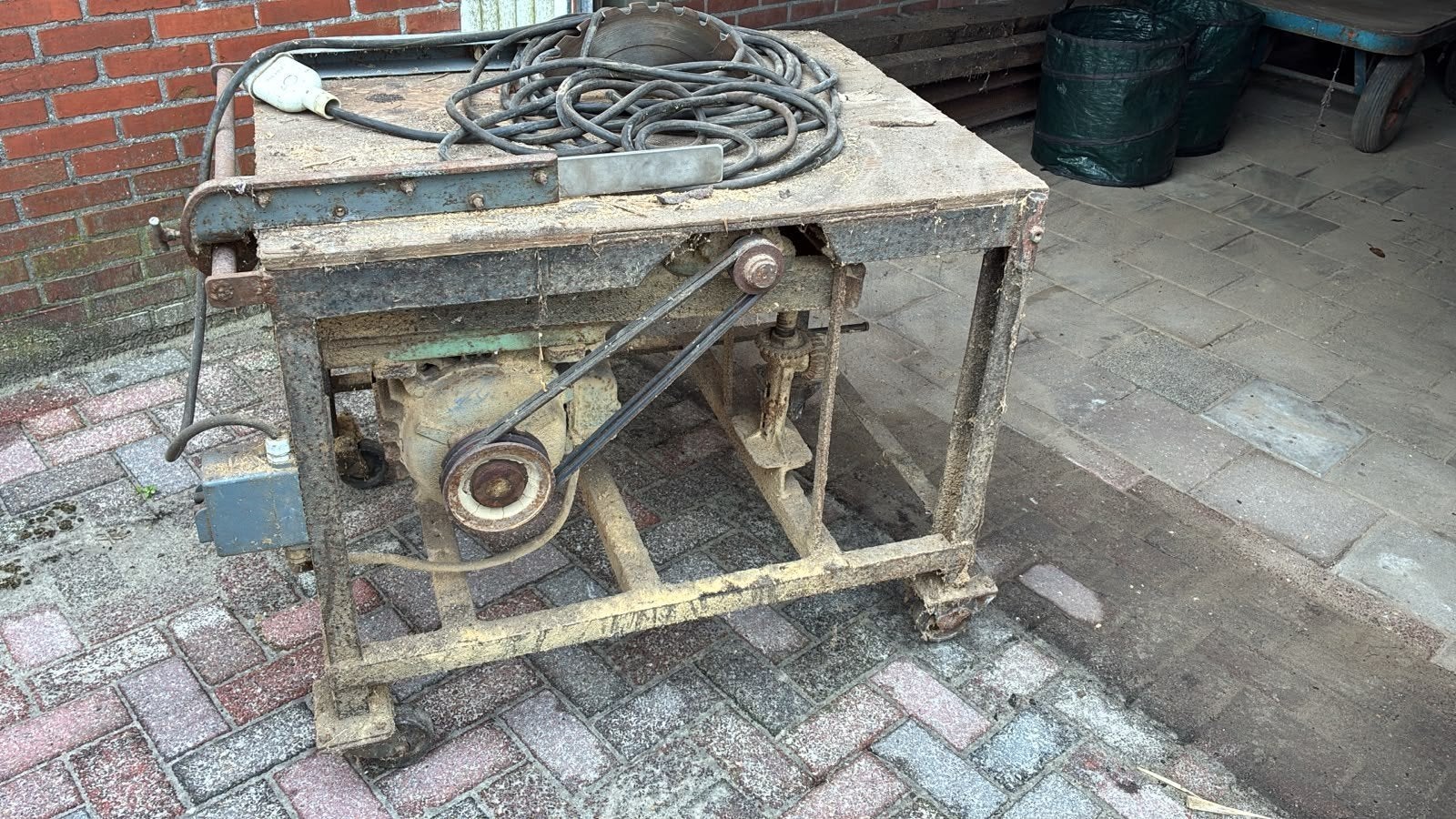 Zaagtafel, Ophalen, 1200 watt of meer, Cirkelzaag, 70 mm of meer