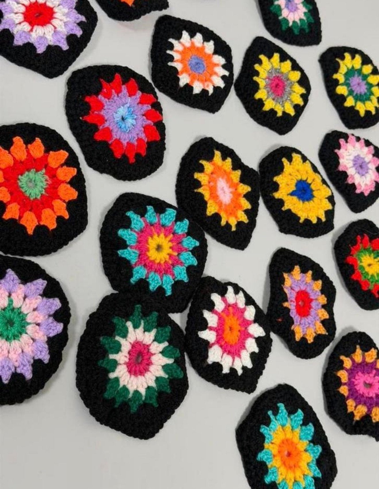 Handgehaakte granny bloemen motieven 10 cm (22 stuks), Hobby en Vrije tijd, Breien en Haken, Breien of Haken, Overige typen, Nieuw