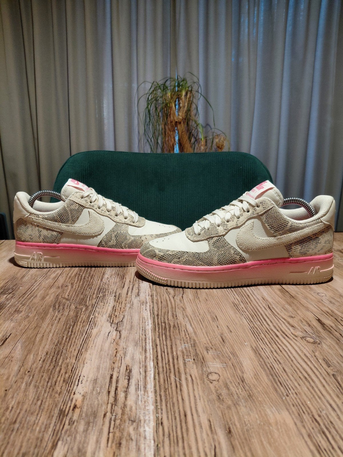 Nike Air Force 1 SE 'Our Force - Snakeskin' Size 37,5, Wit, Nike, Ophalen of Verzenden, Sneakers of Gympen