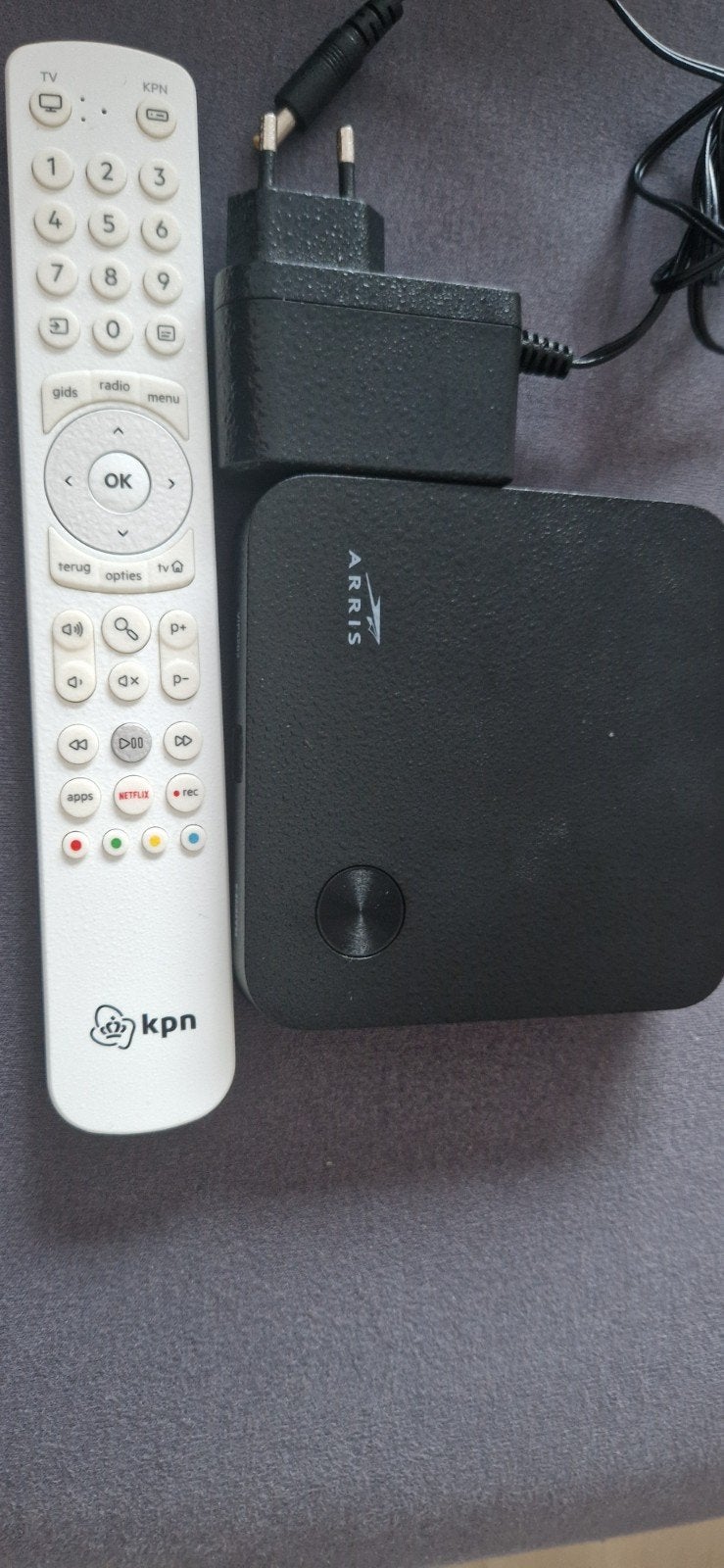 KPN Arris VIP5202 Decoder met afstandsbediening en adapter, Ophalen of Verzenden, Zo goed als nieuw, Decoder