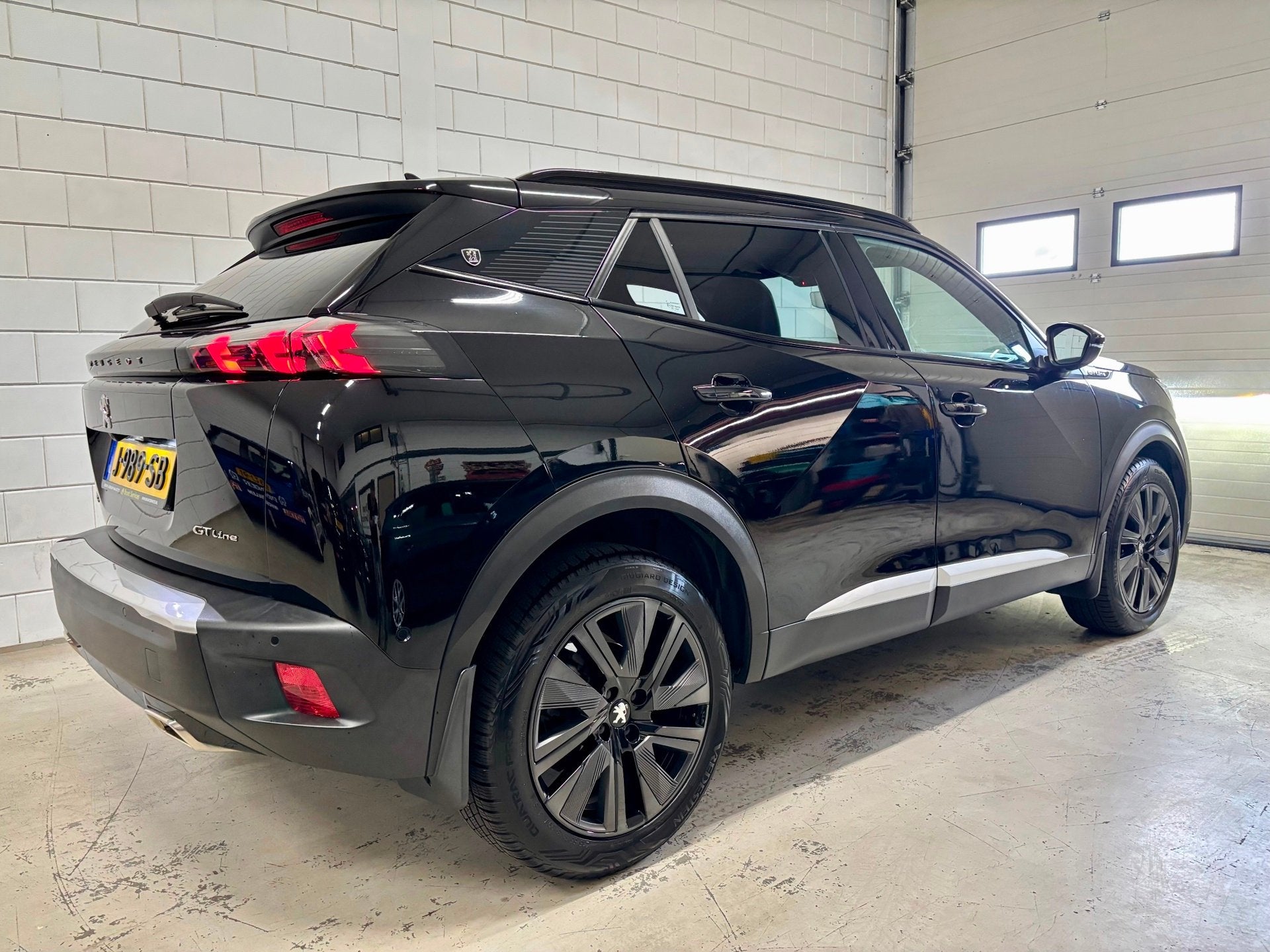 Peugeot 2008 1.2 PureTech GT-Line Bj.20|FOCAL|Automaat|Camer, Gebruikt, 1199 cc, Leder en Stof, Zwart