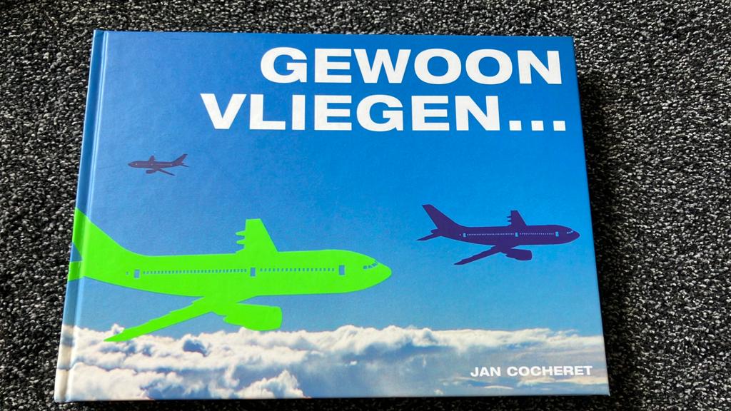 Gewoon Vliegen... - Jan Cocheret (ISBN 9789080837232), Verzamelen, Ophalen of Verzenden, Gebruikt, Boek of Tijdschrift