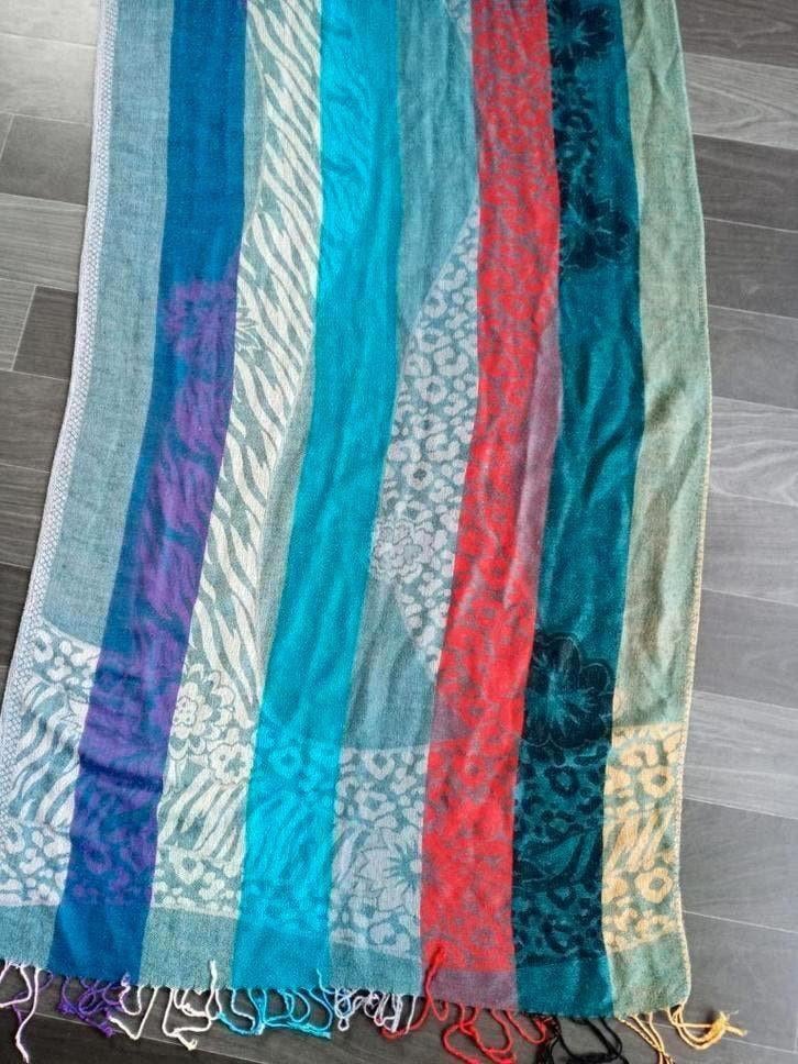 Sjaal sjaaltje shawl gekleurd, Ophalen of Verzenden, Zo goed als nieuw, Maat 46/48 (XL) of groter, Sjaal
