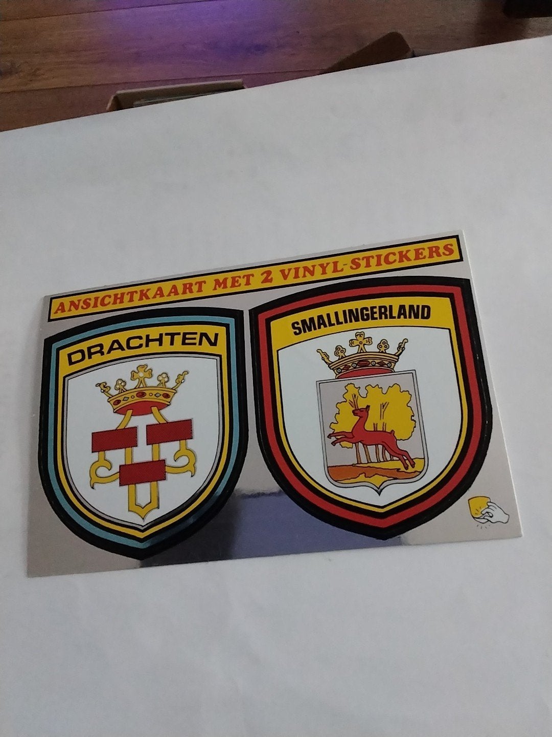 Ansichtkaart Drachten Smallingerland met 2 vinyl stickers, Ophalen of Verzenden, 1980 tot heden, Gelopen, Friesland