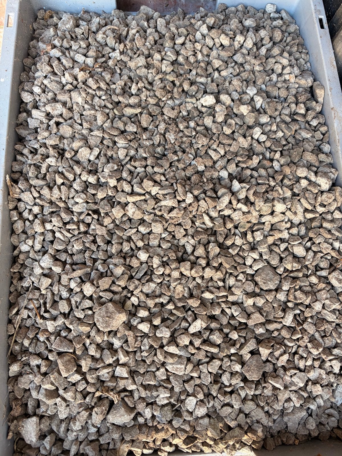 Drie bakken met grijs grind voor in de tuin, Ophalen, Gebruikt, Grijs, Grind