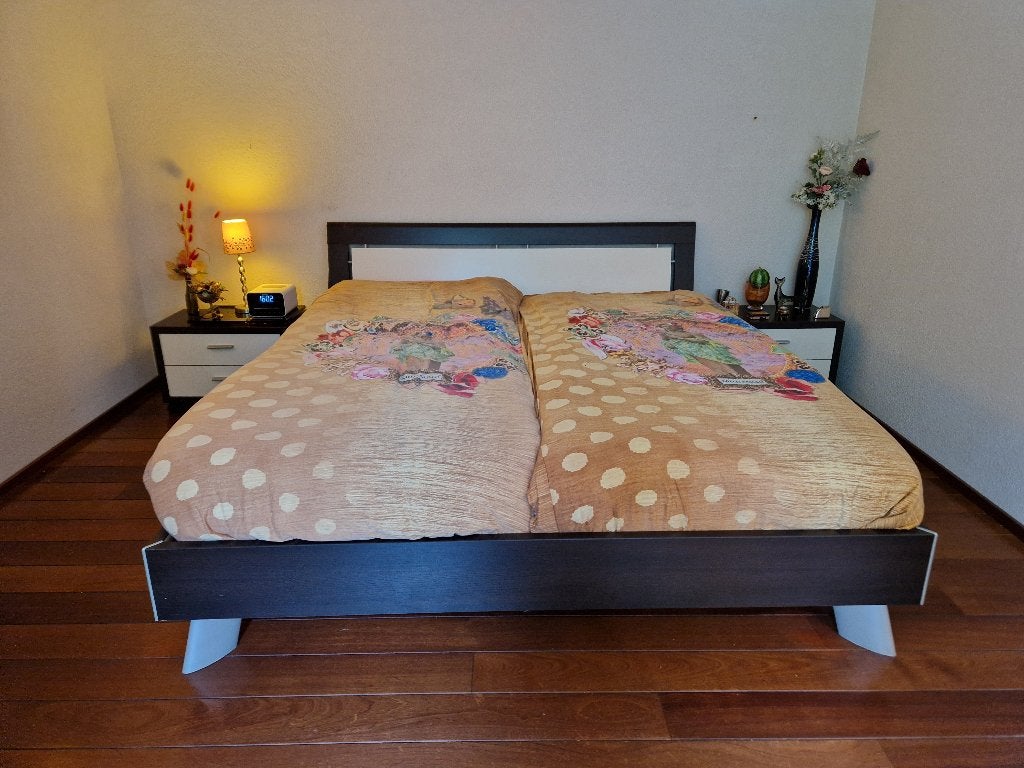 Tweepersoonsbed met nachtkastjes - Zo goed als nieuw, Ophalen, Verstelbaar, Bruin, Tweepersoons