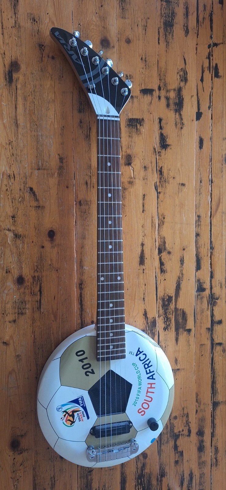 Aria Fifa Travel Gold Guitar 2010 South Africa, Ophalen of Verzenden, Solid body, Overige merken