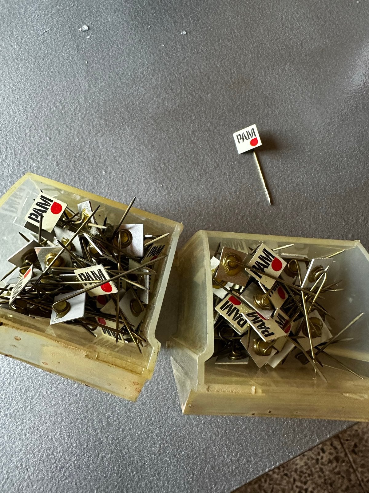 Vintage Pam Olie Speldjes - Collectie Reclame Pins, Ophalen, Gebruikt, Merk, Speldje of Pin