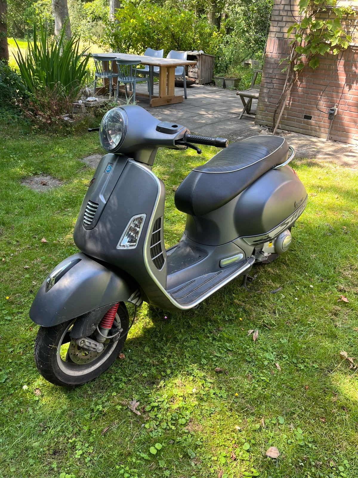 Vespa gts 300 snor (lekke uitlaat), Fietsen en Brommers, Scooters | Vespa, Ophalen of Verzenden, Zo goed als nieuw, Benzine, Overige modellen