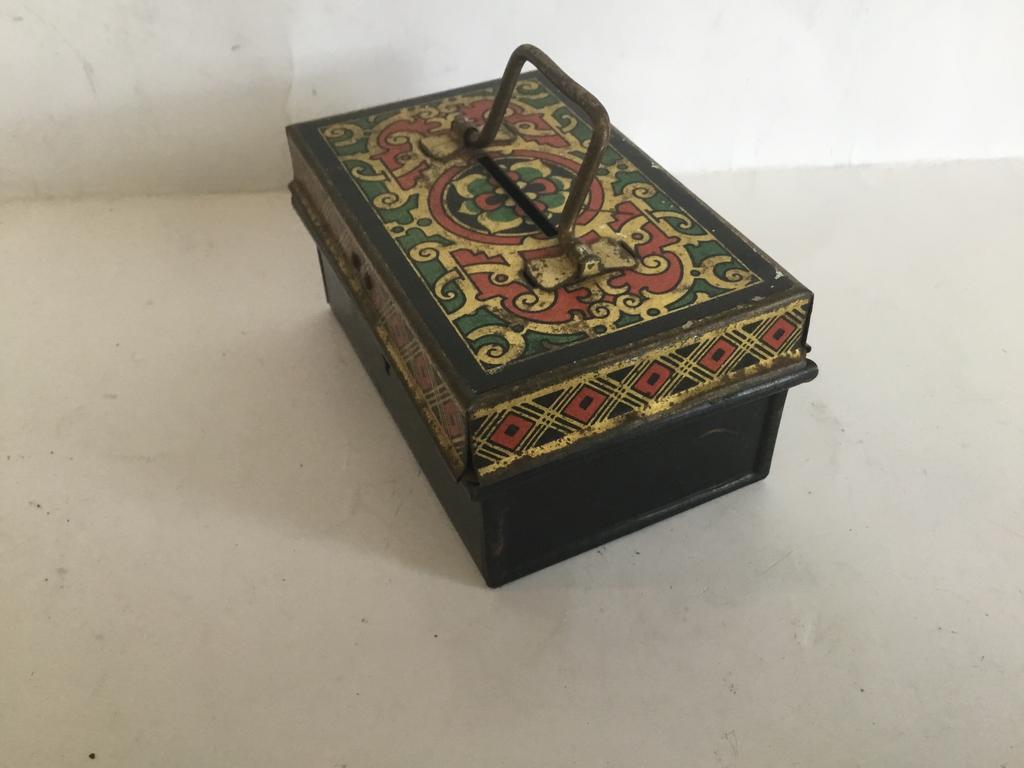 Antieke miniatuur metalen geldkist / spaarpot zonder sleutel, Antiek en Kunst, Ophalen of Verzenden