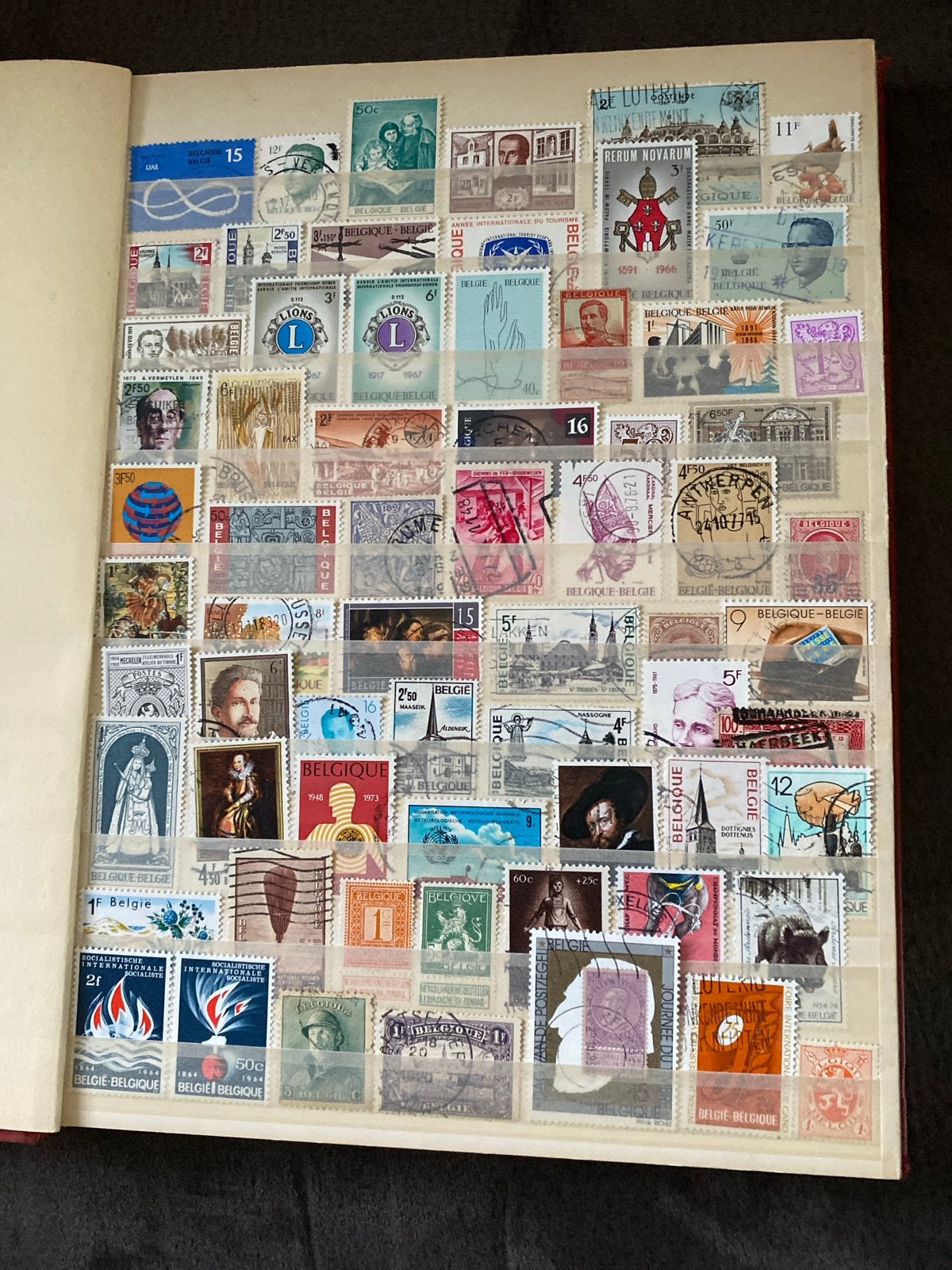 collectie Belgische postzegels in album ongeveer 1200, Ophalen of Verzenden, Frankeerzegel, Gestempeld, Overig