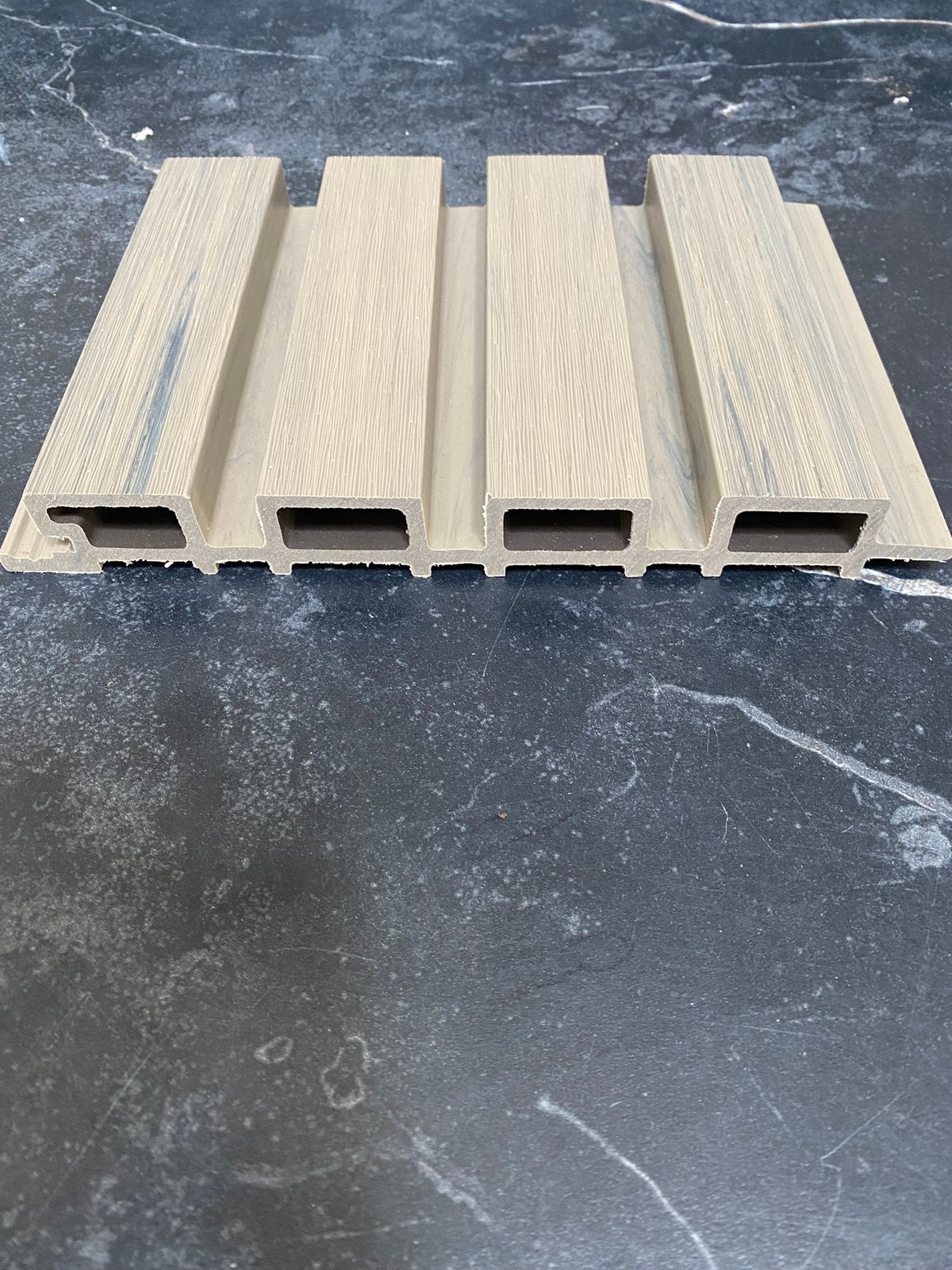 Kunststof / Composiet Gevelbekleding – Sterke Uitvoering, Doe-het-zelf en Verbouw, Hout en Planken, Minder dan 25 mm, Nieuw, Ophalen of Verzenden