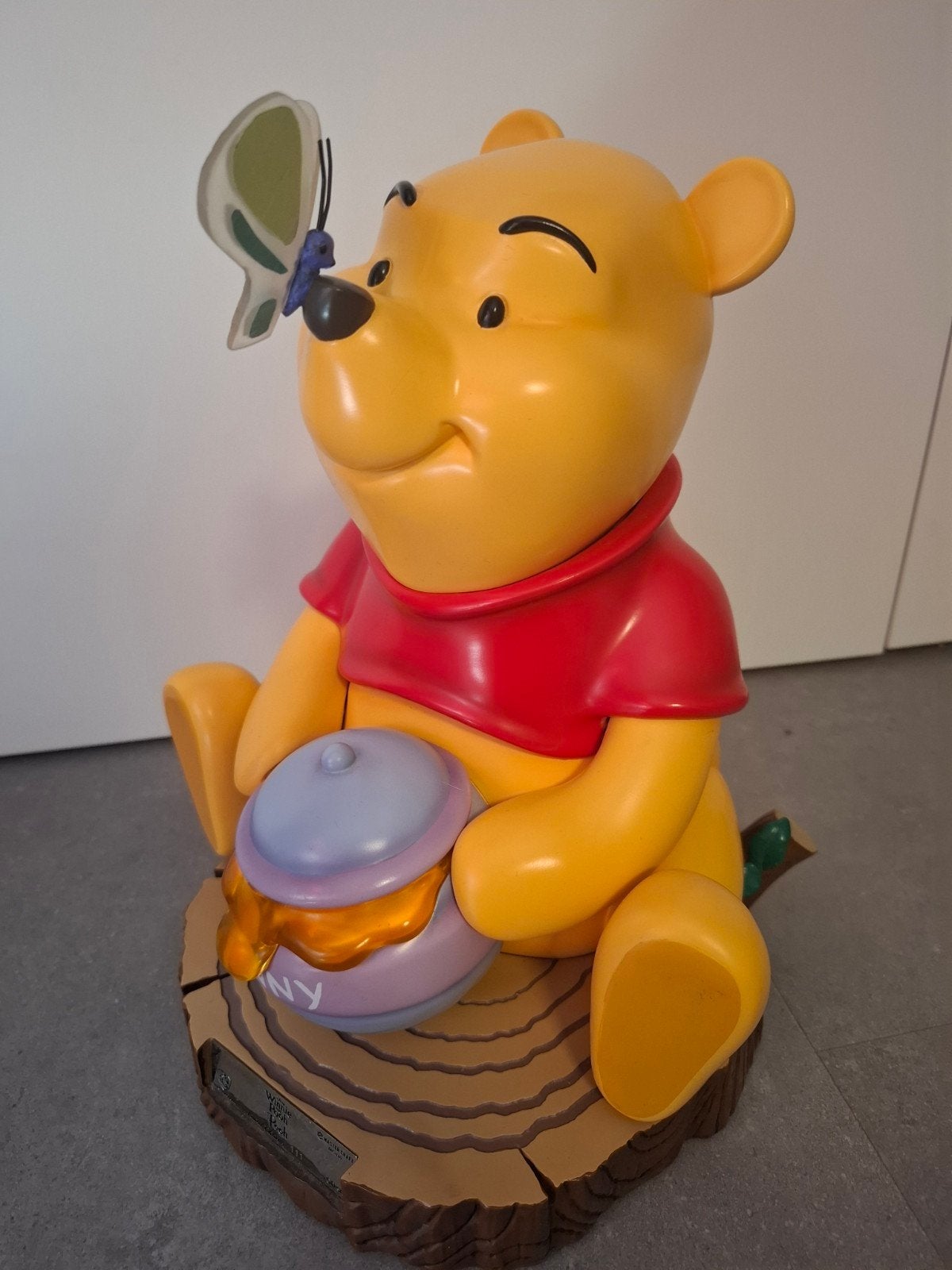 Winnie de Poeh met vlinder en honingpot - Limited Edition, Verzamelen, Ophalen of Verzenden, Winnie de Poeh of vrienden, Zo goed als nieuw