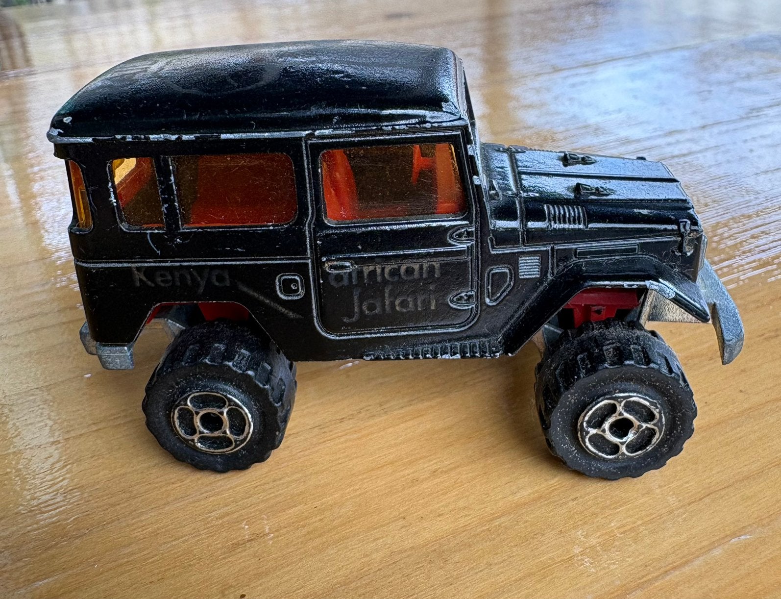 Majorette Toyota Landcruiser Kenya African Safari zwart, Ophalen of Verzenden, Gebruikt, Auto