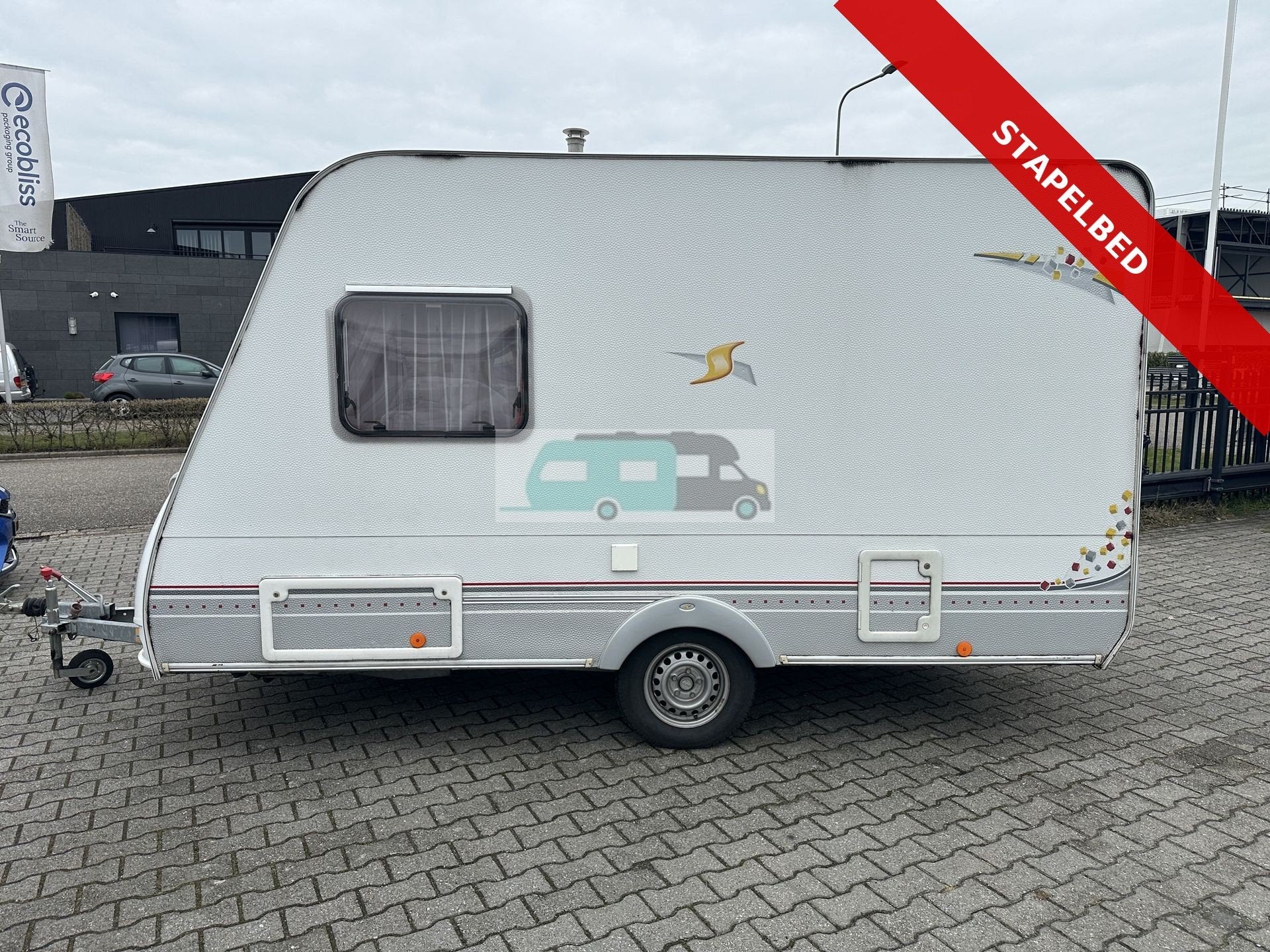 Sterckeman 370DD 2008 met stapelbed. lichtgewicht (bj 2008), Caravans en Kamperen, Caravans, Sterckeman, Bedrijf, Kachel, 500 - 750 kg