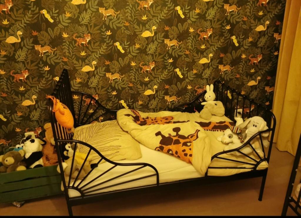 Meegroeibed ikea minnen zwart, Kinderen en Baby's, Kinderkamer | Bedden, Ophalen, 70 tot 85 cm, Zo goed als nieuw, Matras