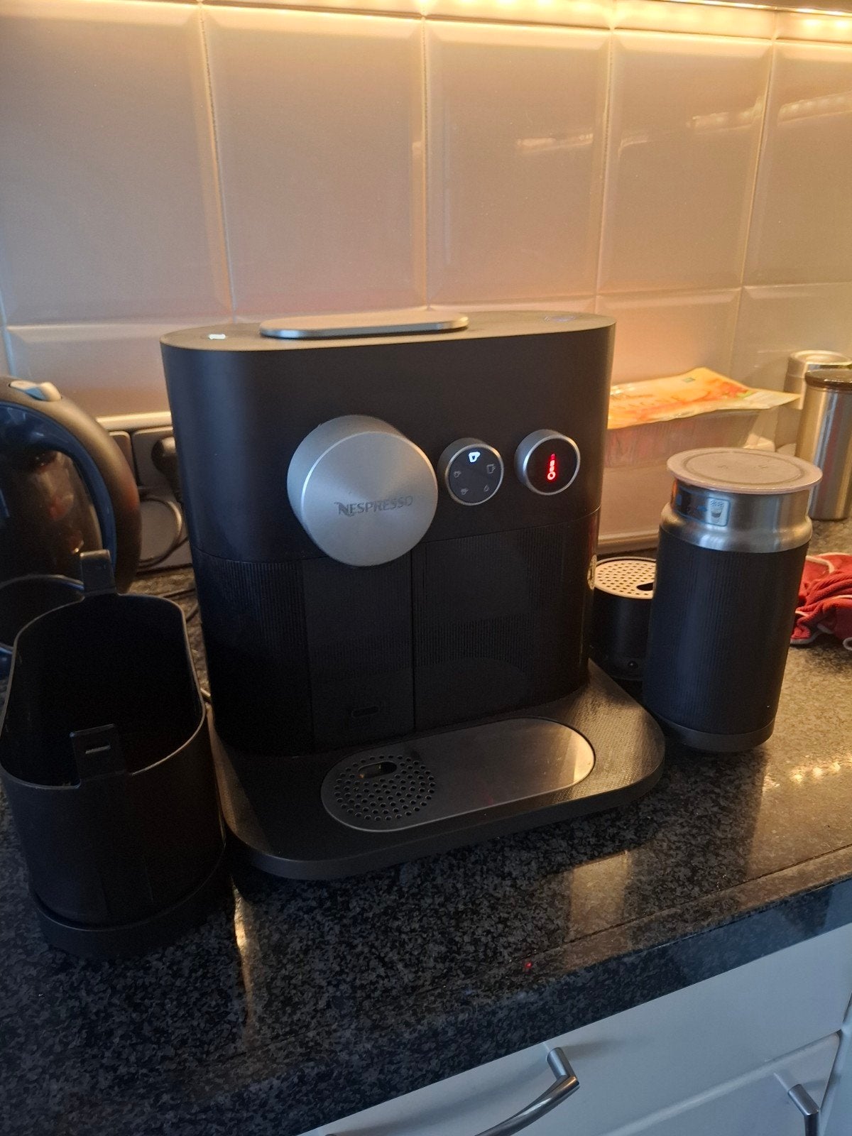 Nespresso koffiezetapparaat zwart, Ophalen, Koffiemachine