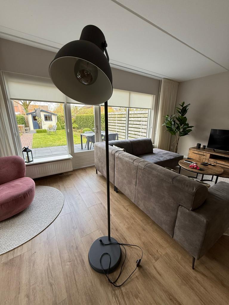 Stijlvolle vloerlamp met verstelbare kap, Ophalen, Zo goed als nieuw, Metaal, 150 tot 200 cm