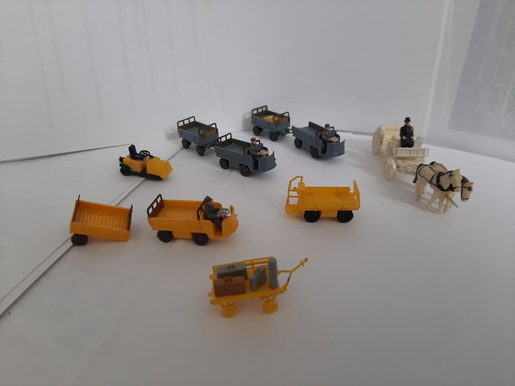 Diverse miniatuur voertuigen en paardenkoets, Ophalen of Verzenden, Gebruikt