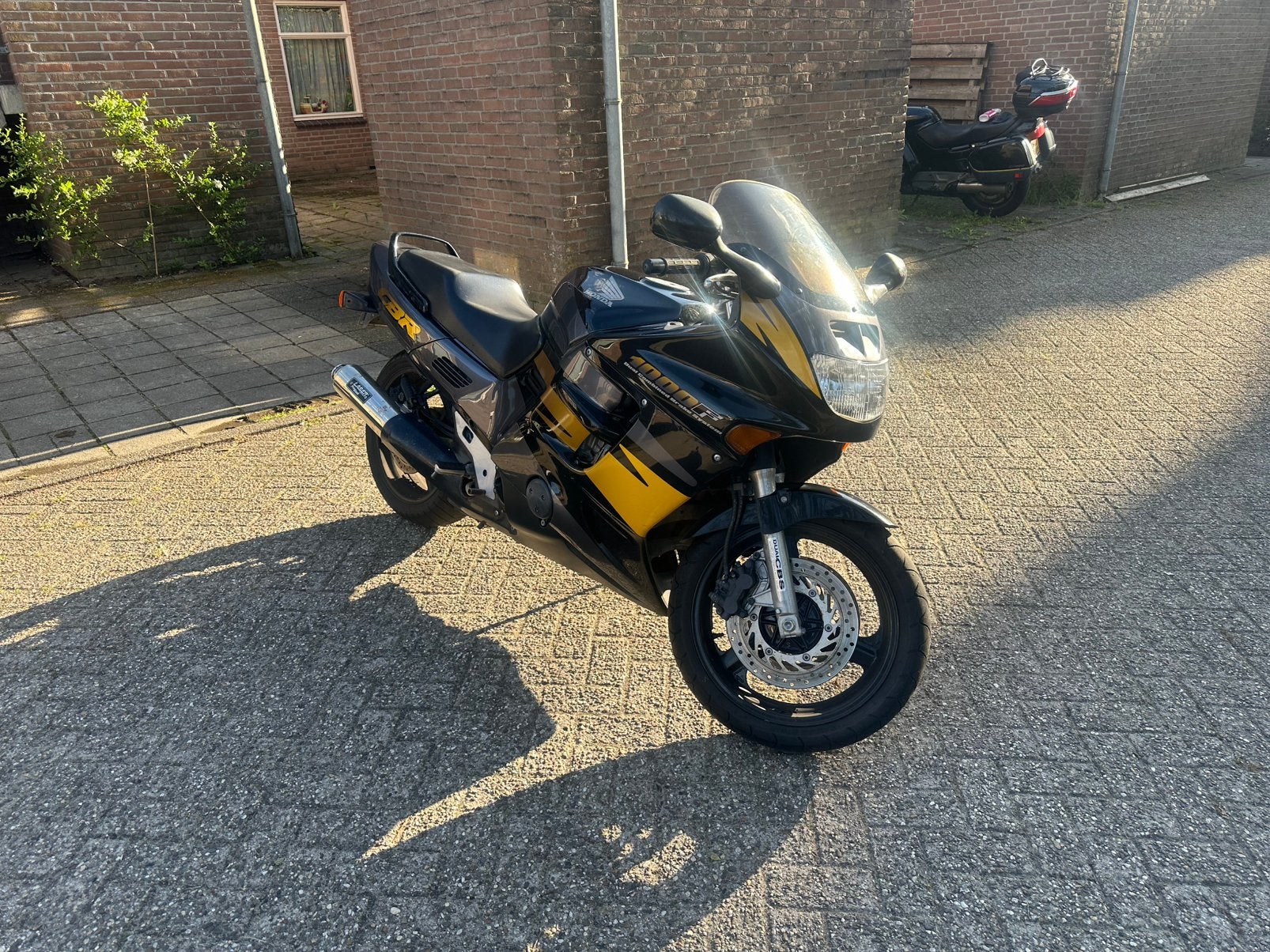 Honda CBR1000F uit 1995 - RIJDT! Opknapper
