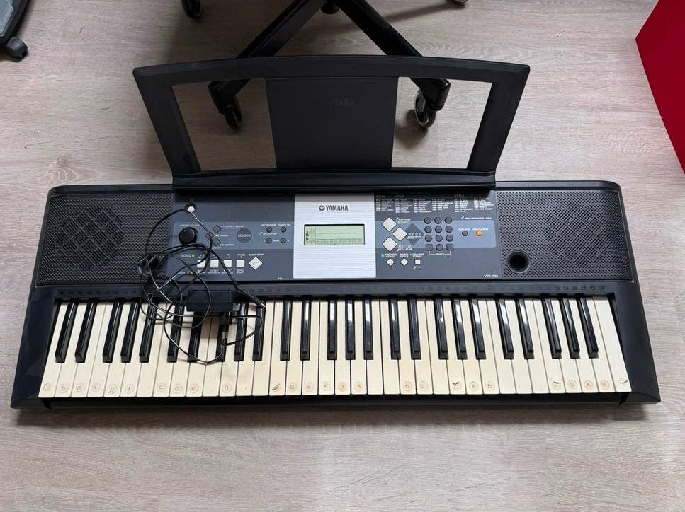 Yamaha YPT-220 Keyboard met standaard, Ophalen, Yamaha, Met standaard, 61 toetsen