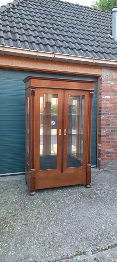 Mooie vitrinekast met glazen legplanken en verlichting, Ophalen