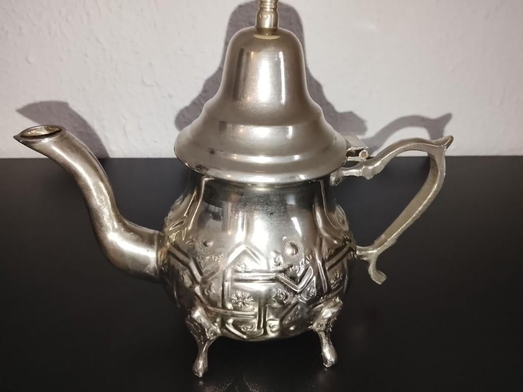 Turkse/Arabische theepot met reliëf, 1960-2000., Verzenden