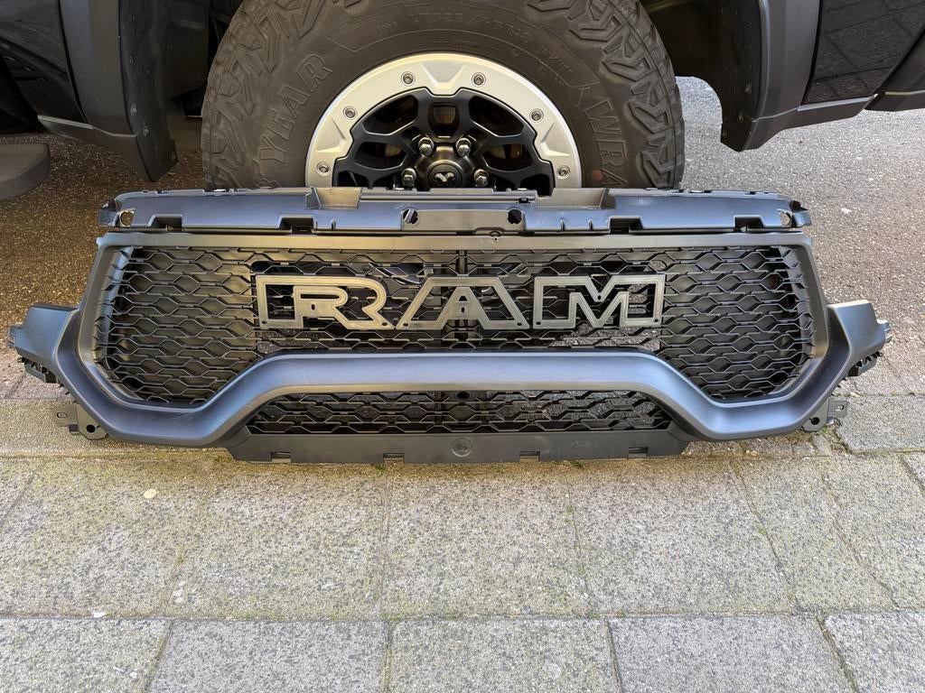 Dodge Ram TRX Grill & Bumper Grill Origineel (Kleine Schade), Auto-onderdelen, Gebruikt, Voor, Ophalen of Verzenden, Dodge