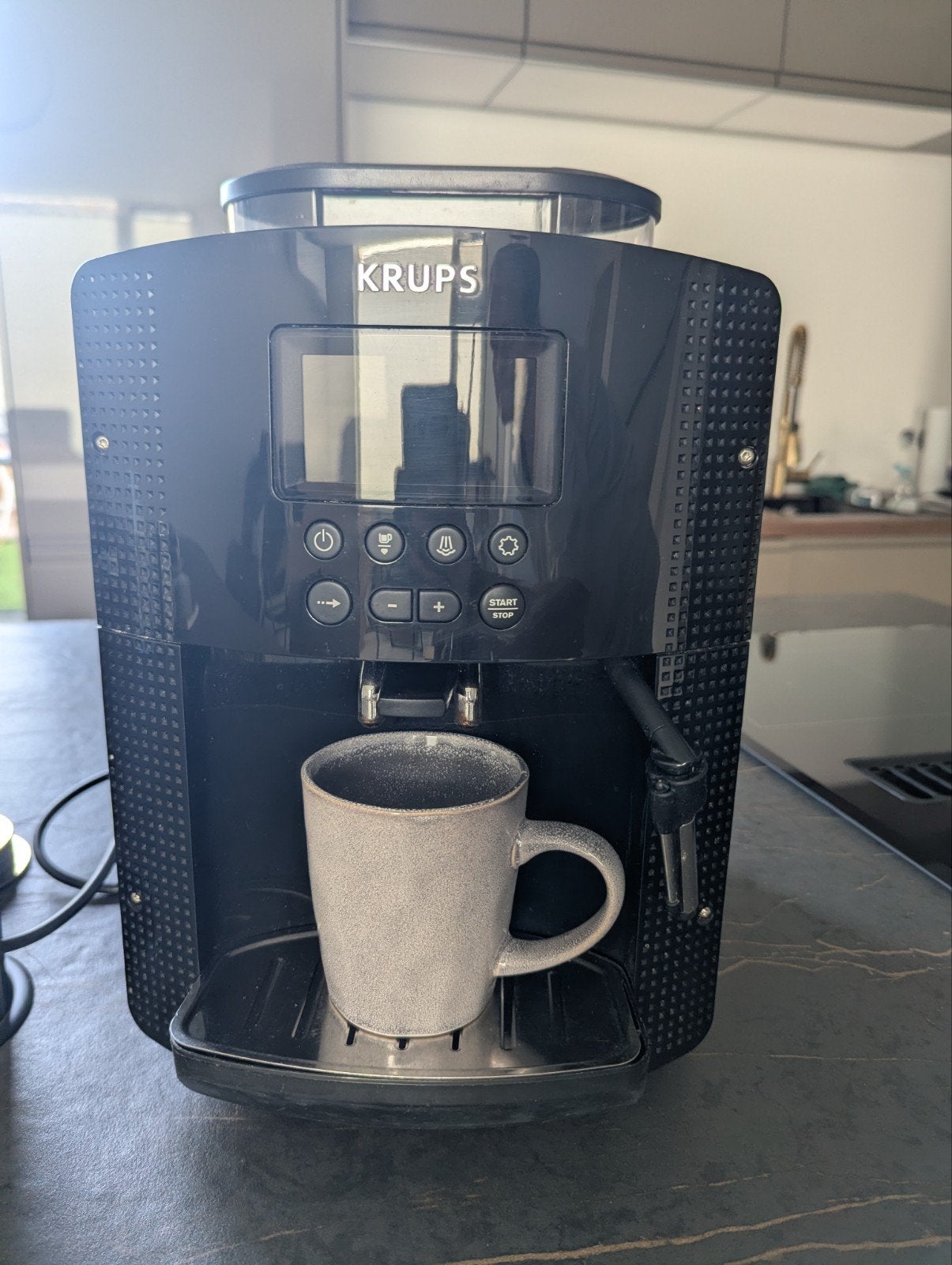 Krups EA8150 Volautomatische Koffiemachine, Gebruikt, Koffiemachine, Afneembaar waterreservoir, Koffiebonen