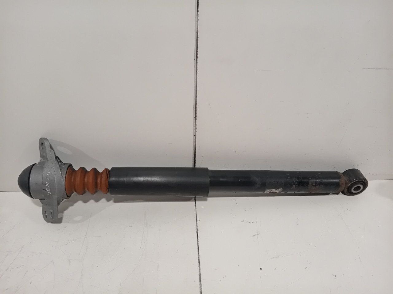 Schokbreker links achter Volkswagen Golf, Onderdelen@venauto.nl, Van der Ven Autorecycling B.V., Gebruikt, Ettenseweg 76, 4706 PB Roosendaal, The Netherlands