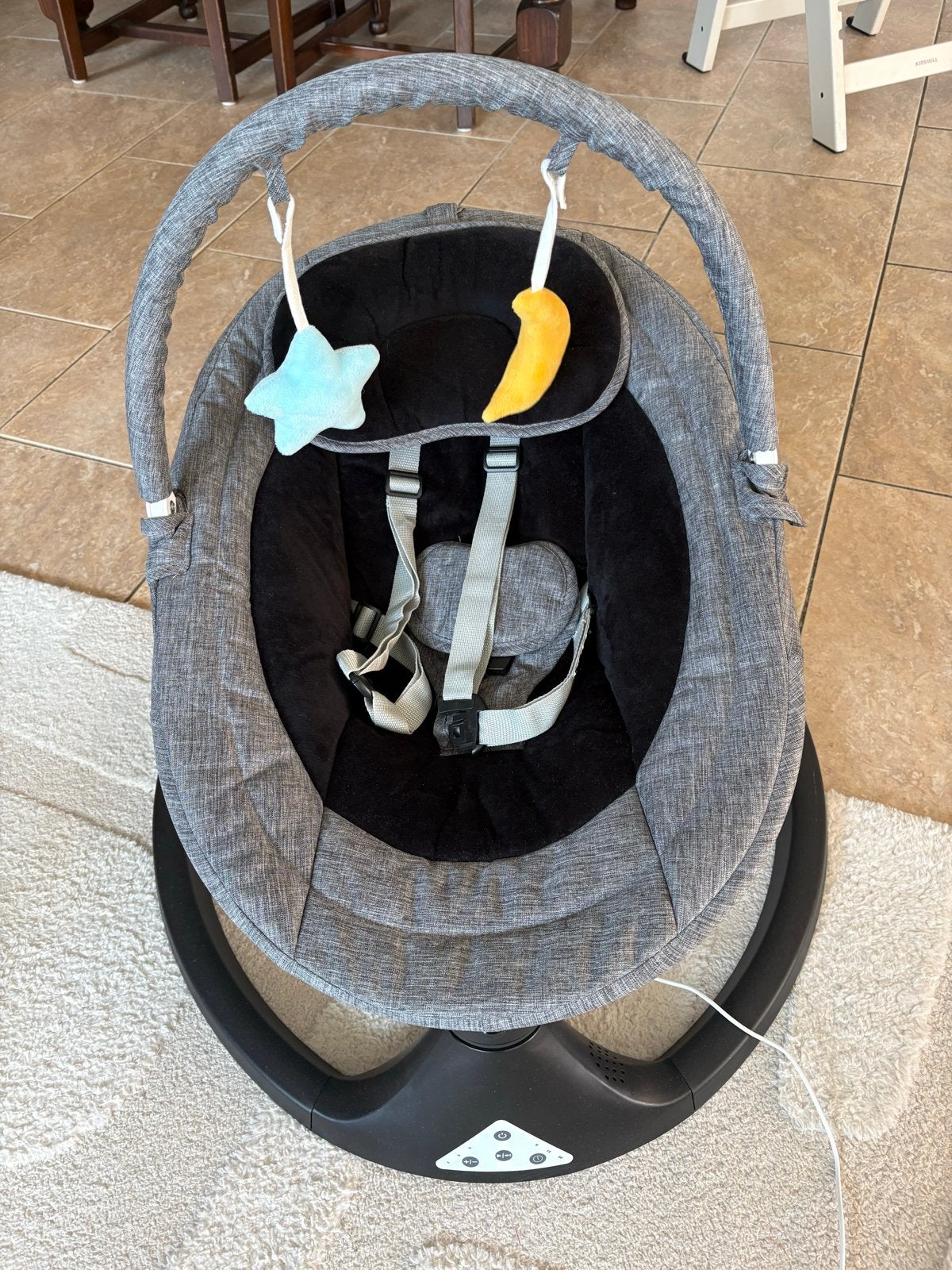 Comfortabele wipstoel met afstandsbediening, Kinderen en Baby's, Wipstoeltjes, Gebruikt, Wipstoel, Met gordel(s) of riempje(s)