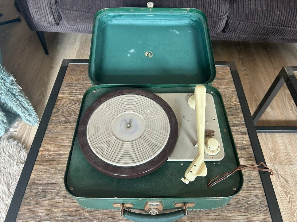 Braun koffer platenspeler jaren 50, Antiek en Kunst, Antiek | Tv's en Audio, Ophalen of Verzenden