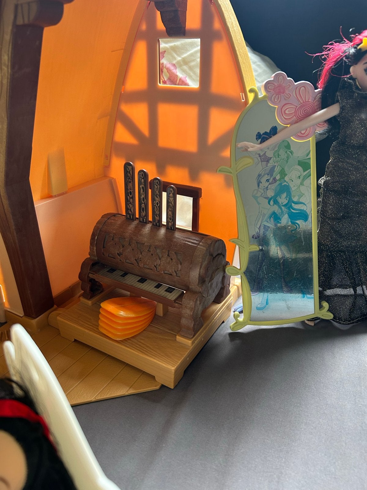 Foto 9 van Compleet Disney Sneeuwwitje huis met poppen en accessoires